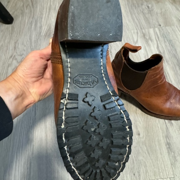 Frye Shoes - Frye Sabrina Chelsea Cognac leather pull on stretch heeled ankle booties